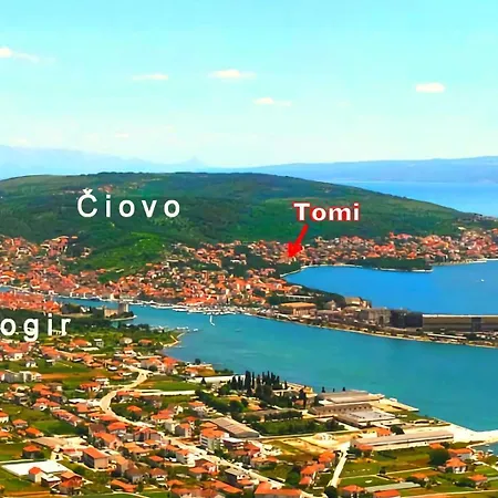 Tomi Ciovo Apartment