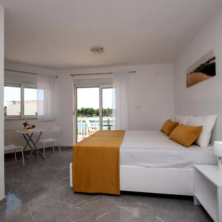 Apartment Tomi Ciovo