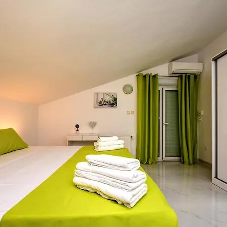 Tomi Ciovo Apartment