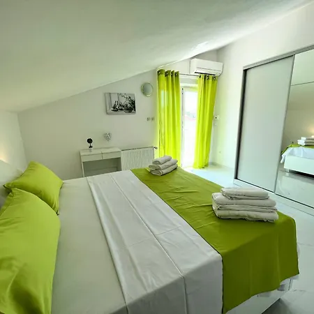 Apartment Tomi Ciovo