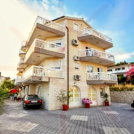 Tomi Ciovo Apartment