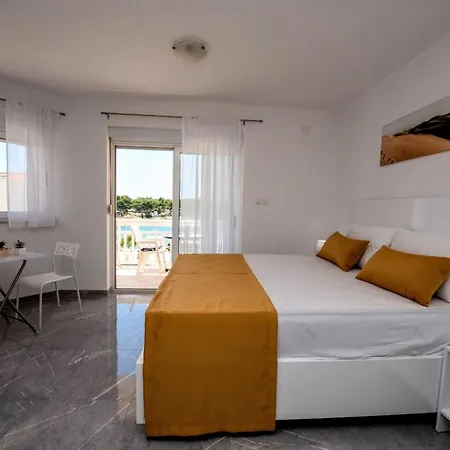 Apartment Tomi Ciovo