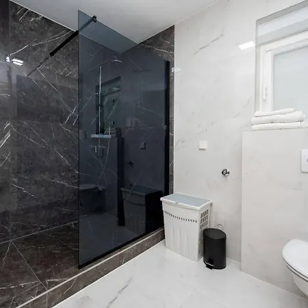 Tomi Ciovo Apartment *